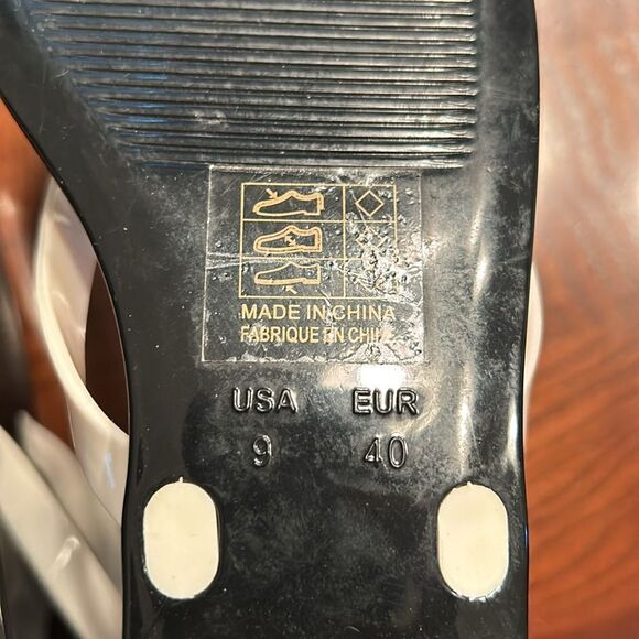 Jeffrey Campbell Cream & Black Jelly Flip Flop Sandals(Size 9) - Picture 8 of 8